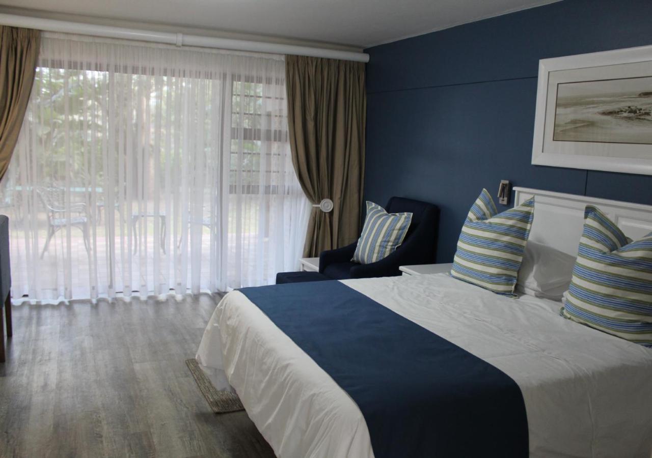 Blue Lagoon Hotel And Conference Centre Ист-Лондон Экстерьер фото