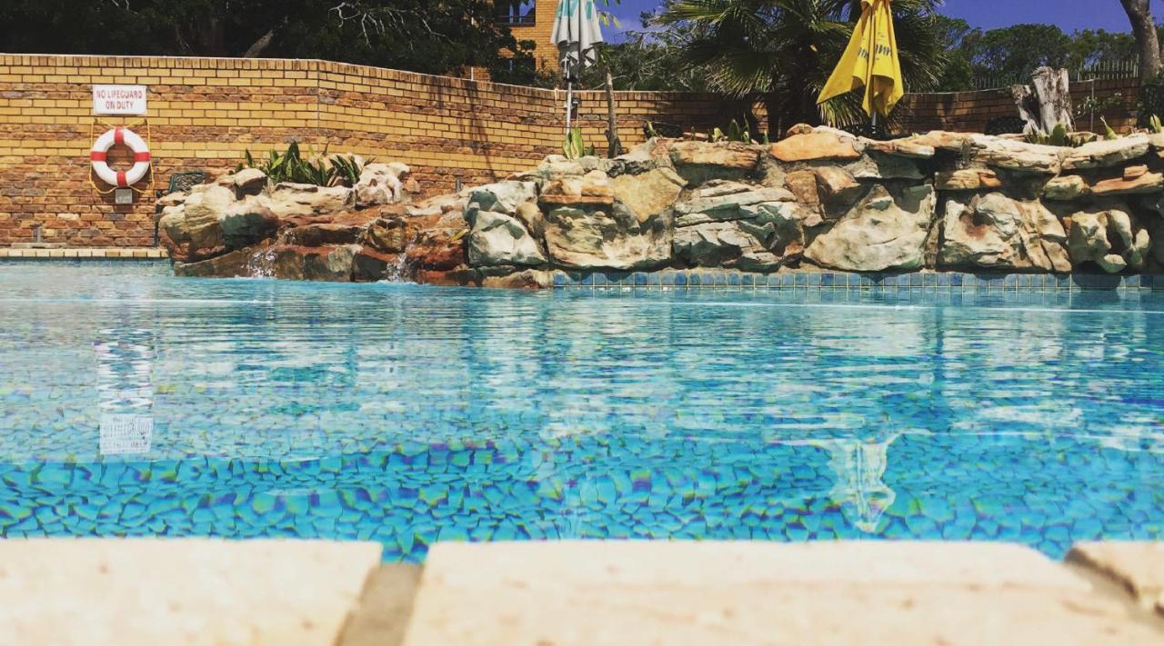 Blue Lagoon Hotel And Conference Centre Ист-Лондон Экстерьер фото