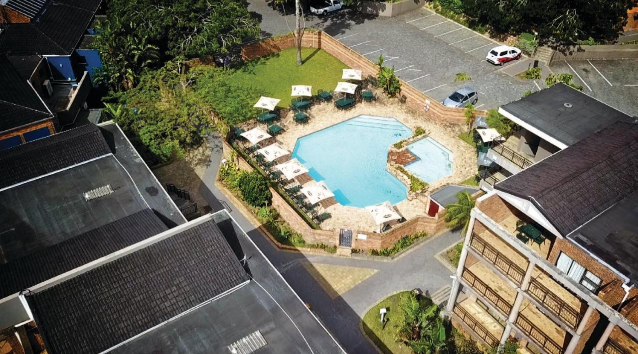 Blue Lagoon Hotel And Conference Centre Ист-Лондон Экстерьер фото