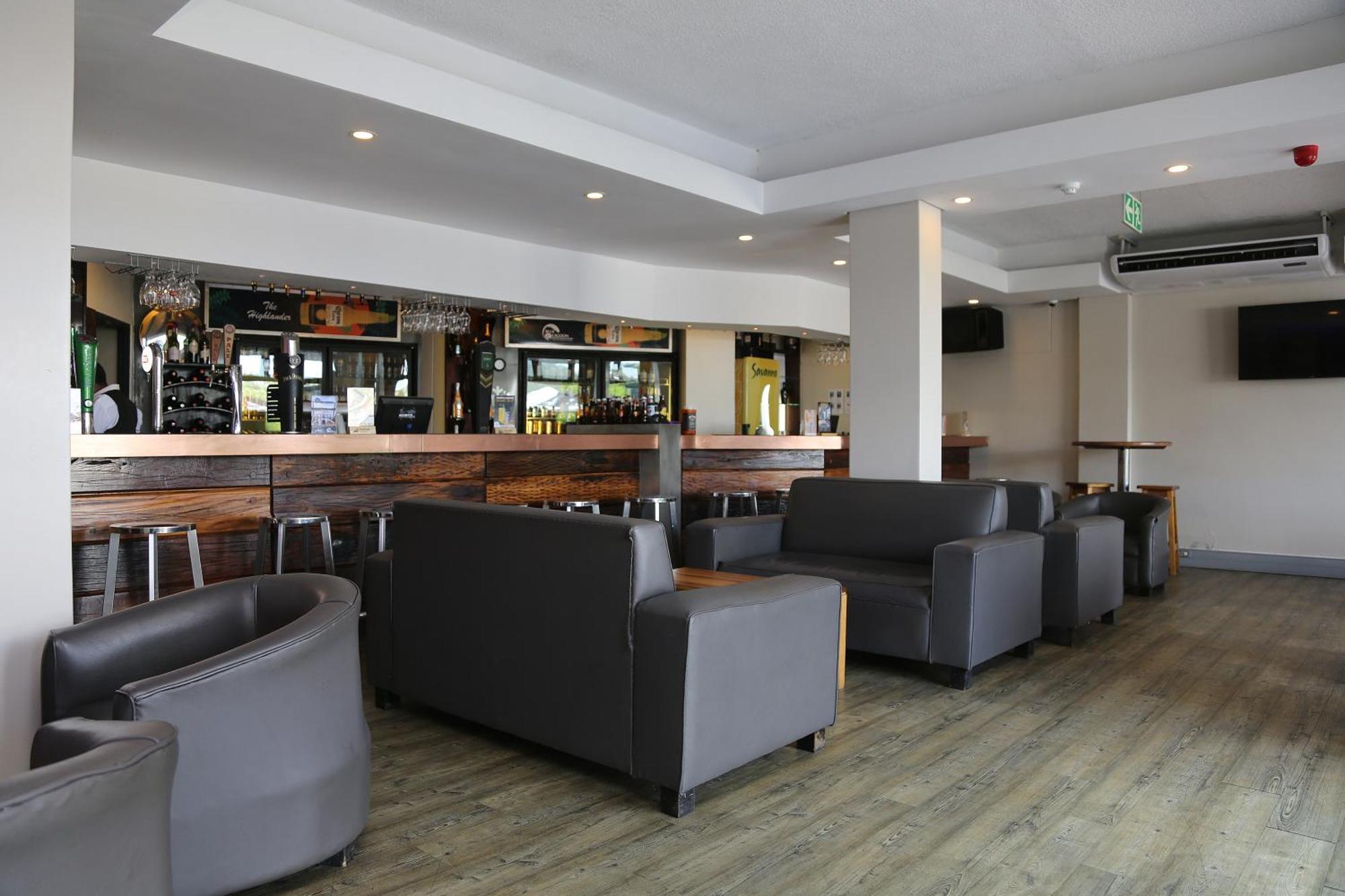 Blue Lagoon Hotel And Conference Centre Ист-Лондон Экстерьер фото