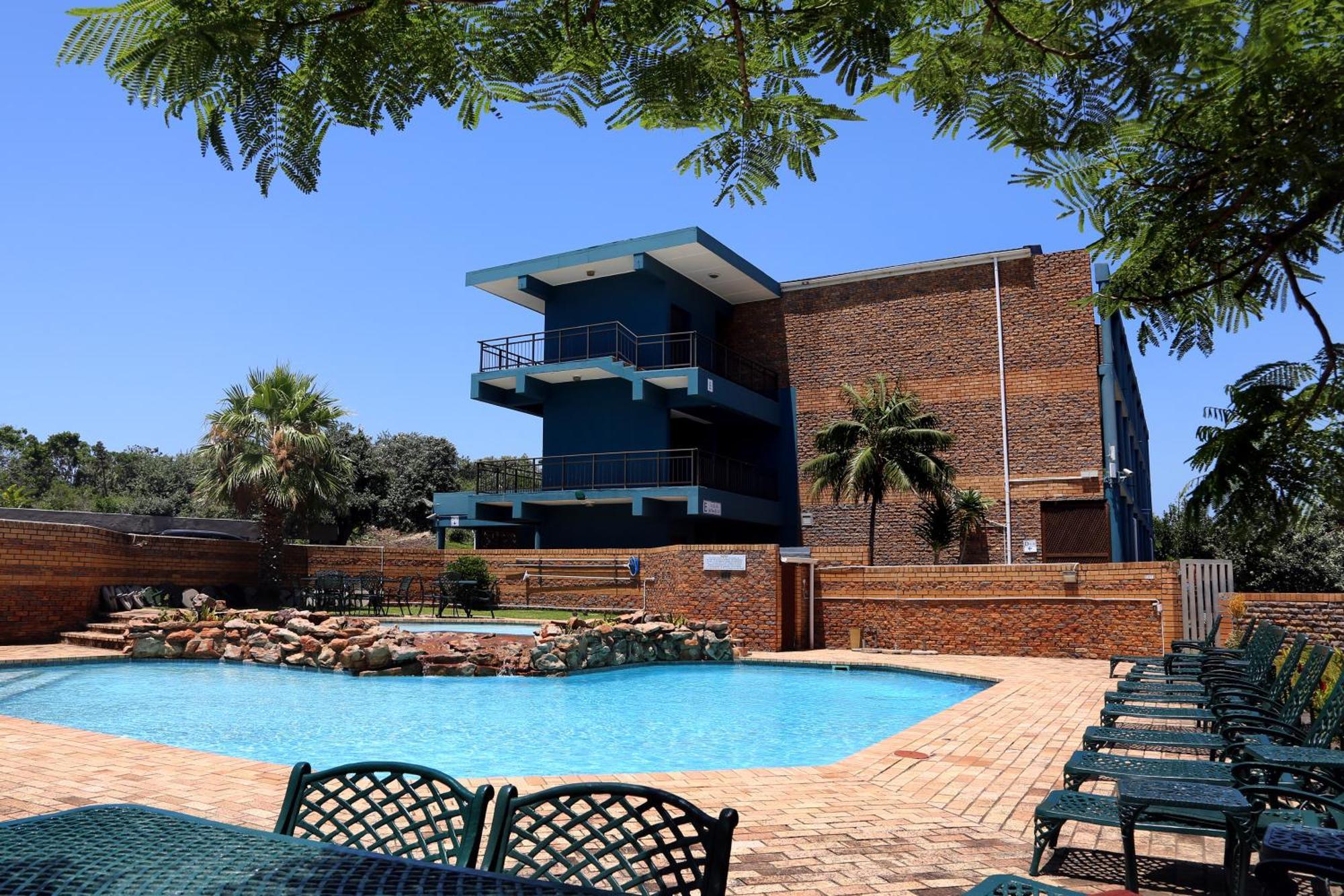 Blue Lagoon Hotel And Conference Centre Ист-Лондон Экстерьер фото