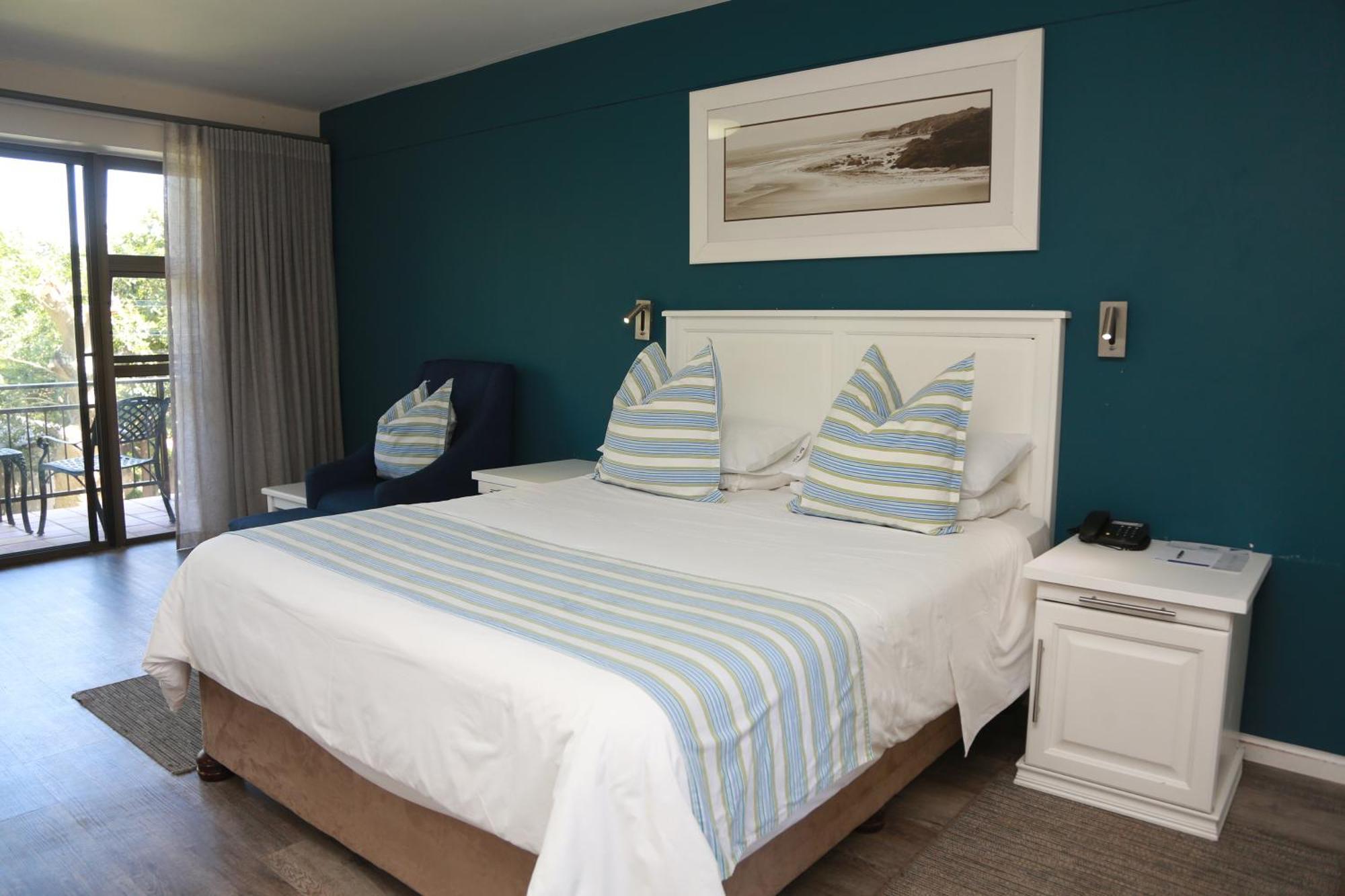 Blue Lagoon Hotel And Conference Centre Ист-Лондон Экстерьер фото